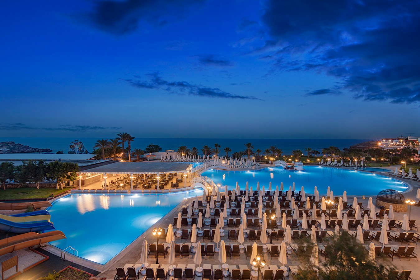 Acapulco Resort Convention Spa Hotel