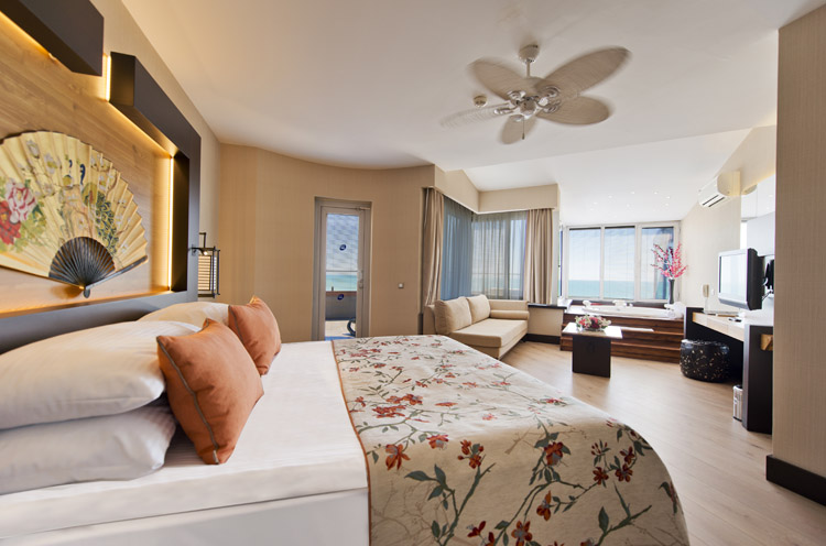 Limak Lara Deluxe Hotel & Resort