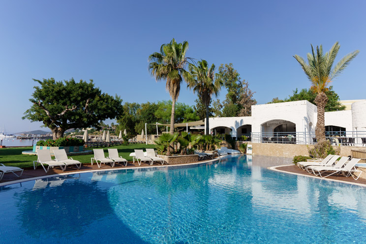 Costa Luvi Hotel & Suites