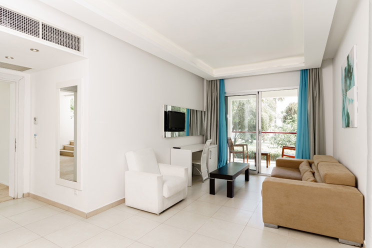 Costa Luvi Hotel & Suites