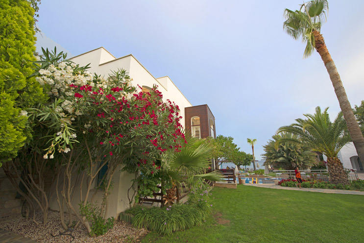 Costa Luvi Hotel & Suites