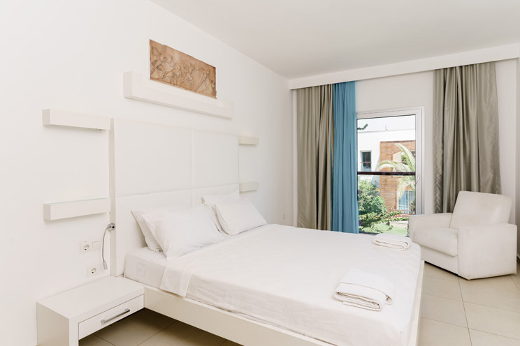 Costa Luvi Hotel & Suites