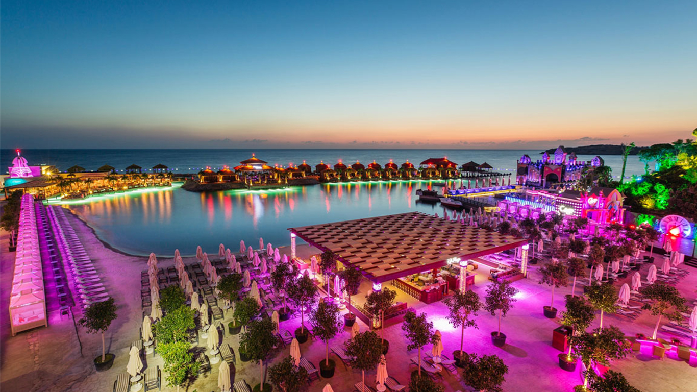 Cratos Premium Hotel & Casino & Spa